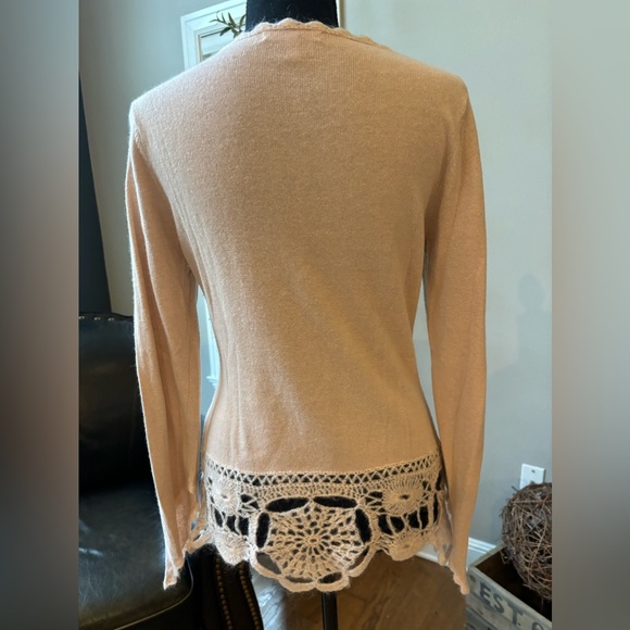 Easel light peach sweater with crochet detailing. Size L - Picture 3 of 8